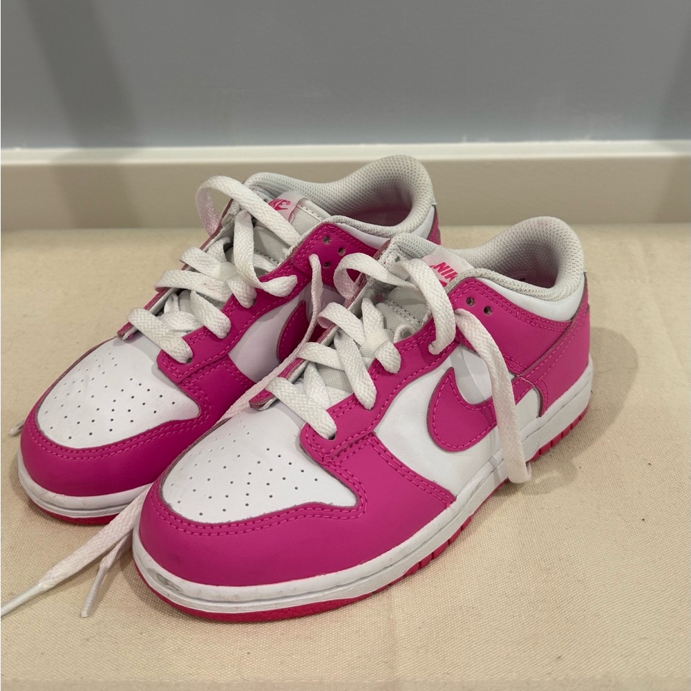 Nike Kids Sneakers in Pink and White